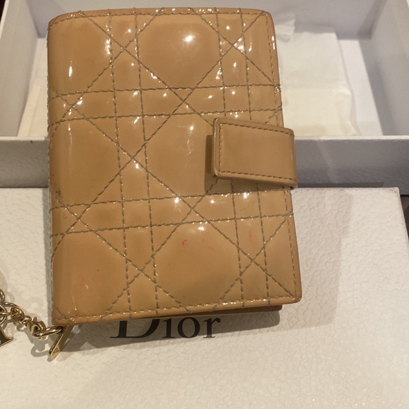 Christian Dior Lady Dior Patent cannage leather eden wallet. - Picture 12 of 13